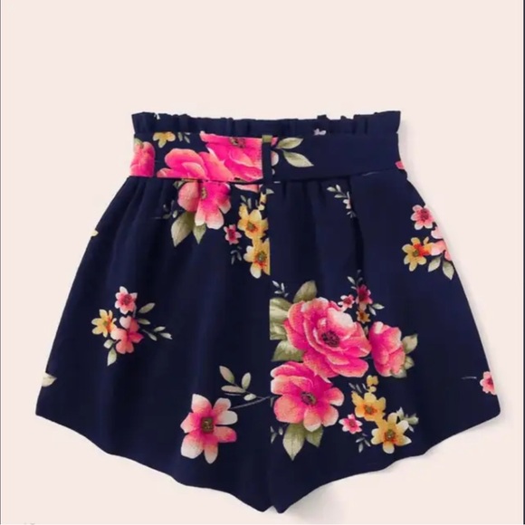 Plus Floral Print Paper Bag Waist Belted Shorts colour navy blue - Picture 2 of 4